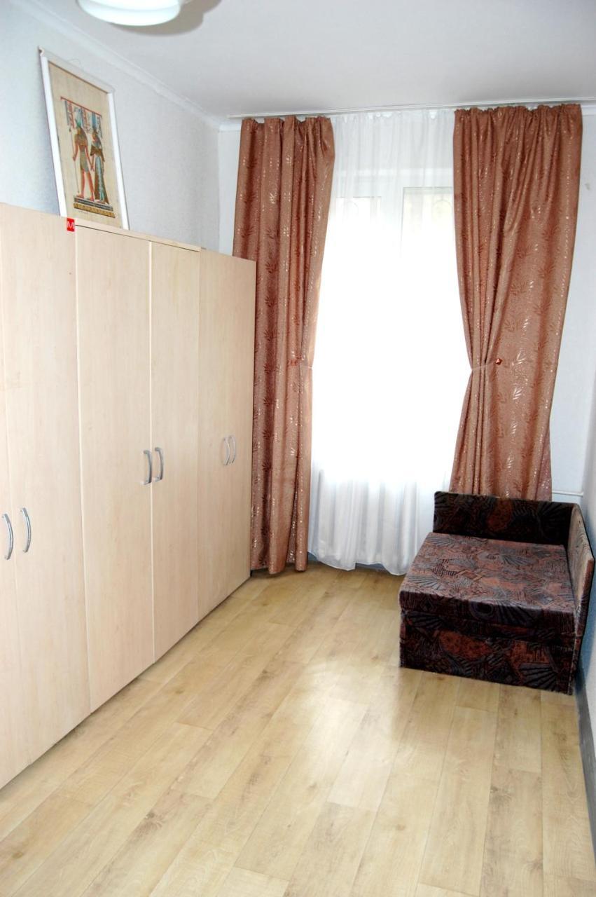 Standard Apartment On Umanskaya Kiev Luaran gambar